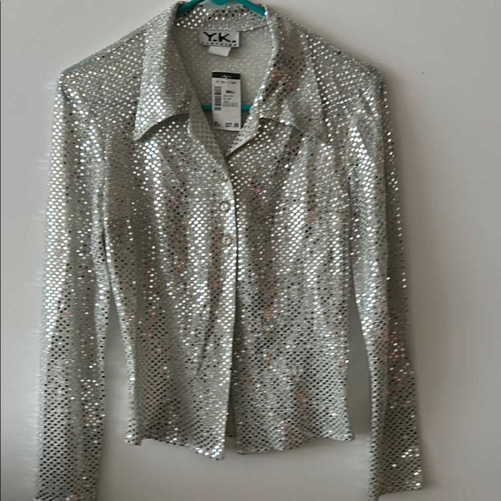 NWT YK Silver Sequin Button-Up Shirt had 3 buttons bottom is open